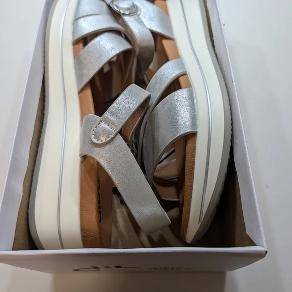 Brand New Silver Women's Sandals by Diba Size 7.5M - Picture 4 of 8